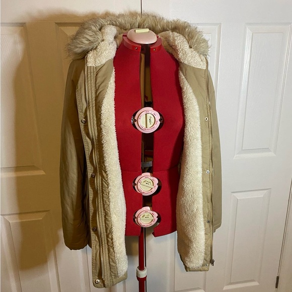 The Cabin Parka Beige Jacket with Hood
Size XL - Picture 3 of 7